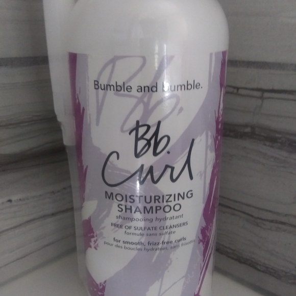 Sealed Bumble and bumble curls Large bottle with pump - Picture 2 of 2
